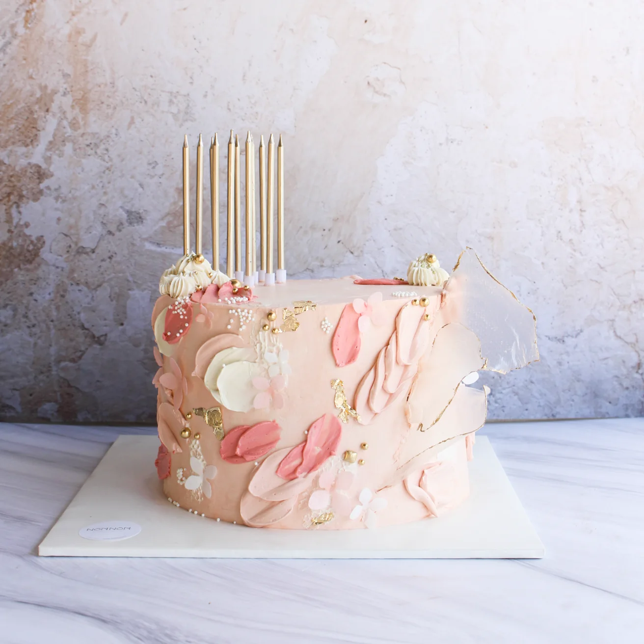 Birthday Girl Cake, pastel decorado de NOM NOM